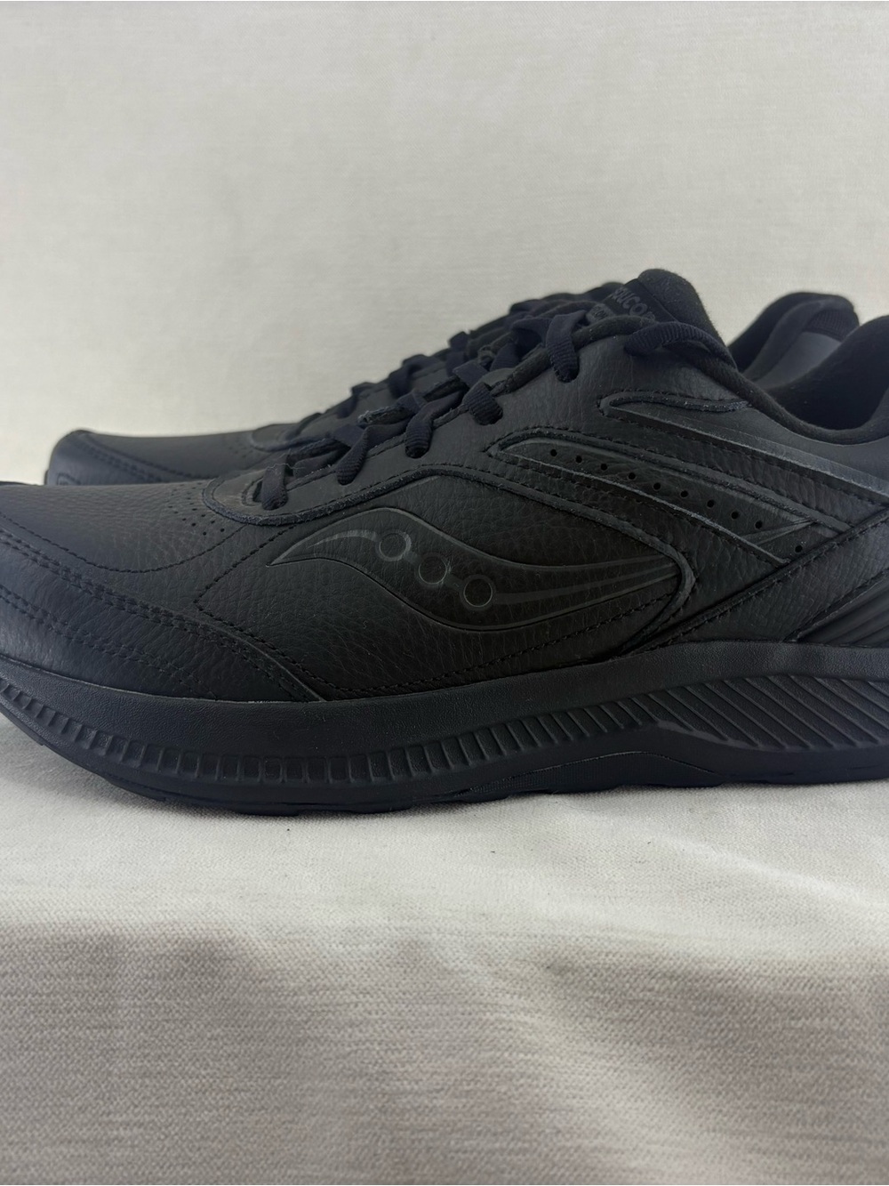 Saucony Echelon Walker 3 Black Leather mens Athletic Sneakers size 8.5/42 NEW